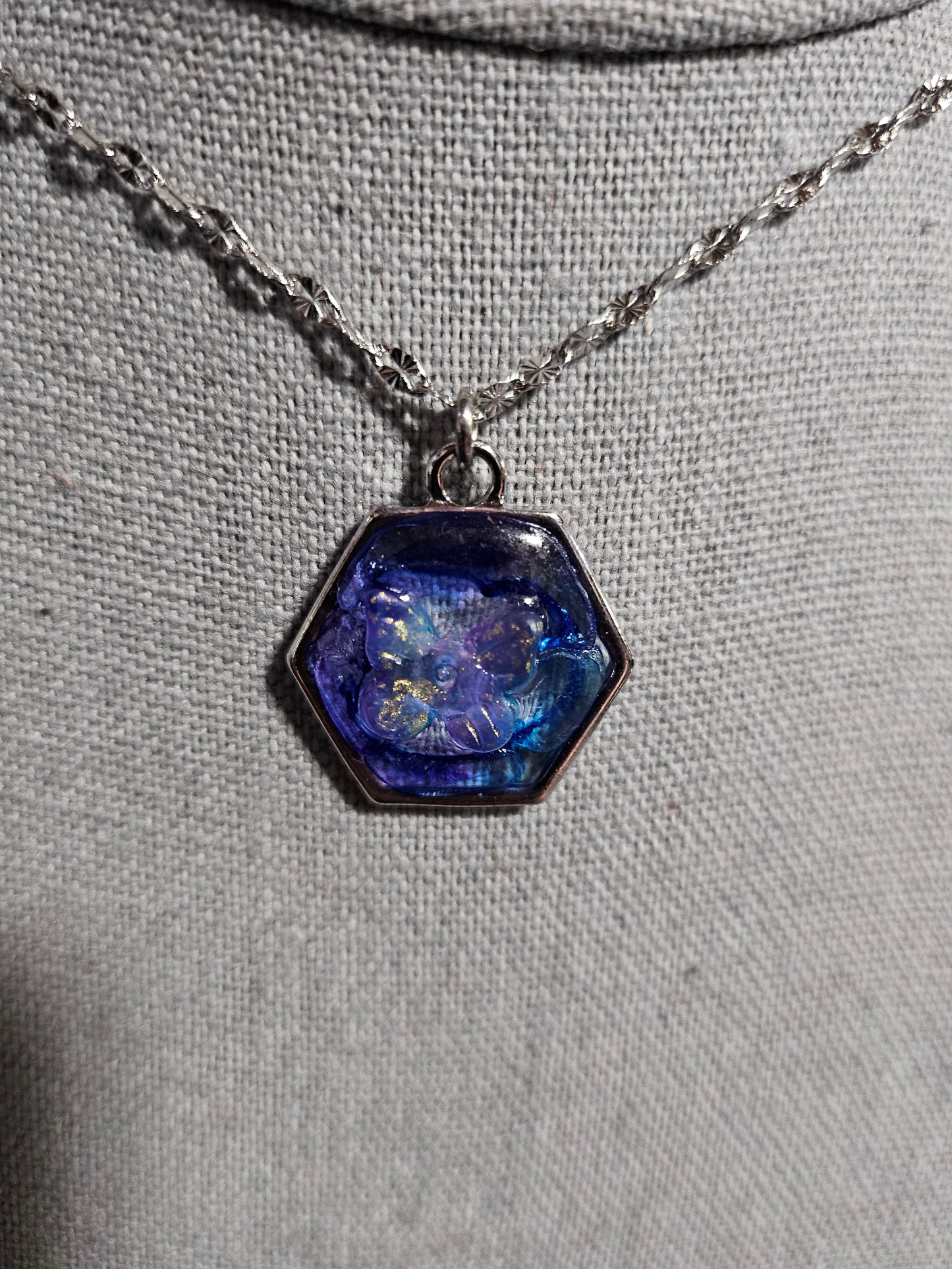 Close Bezel Resin Necklaces