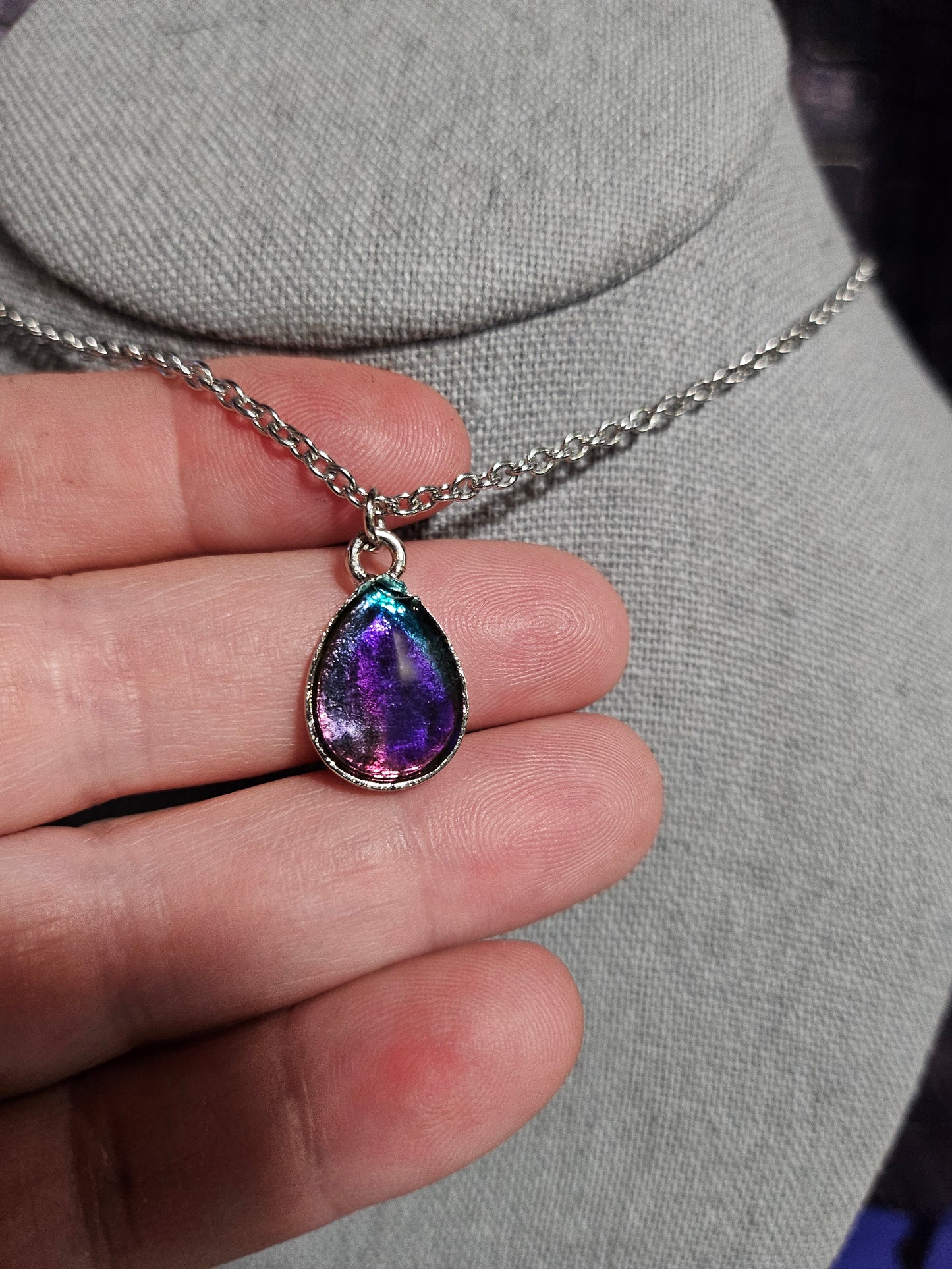 Close Bezel Resin Necklaces