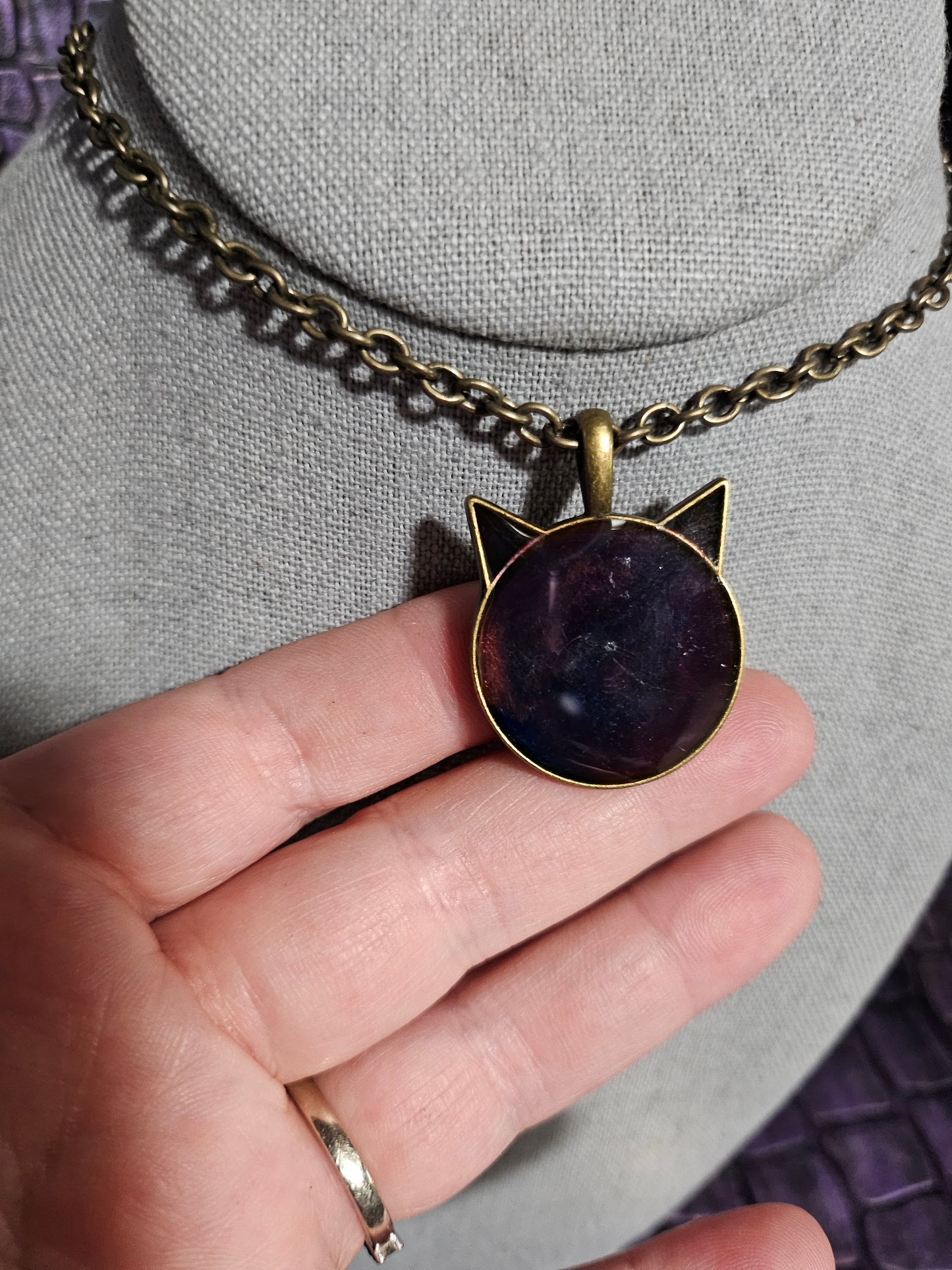 Close Bezel Resin Necklaces