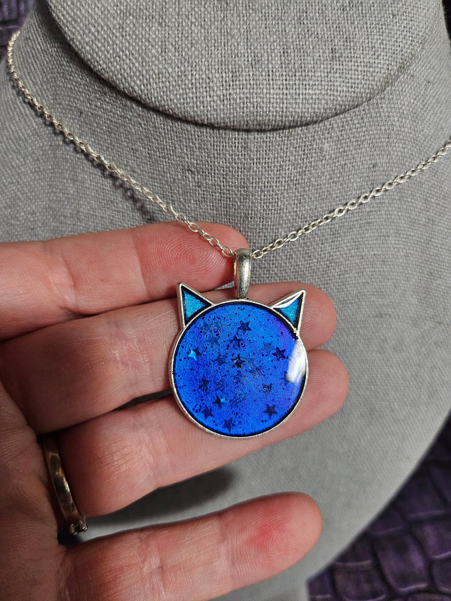 Close Bezel Resin Necklaces